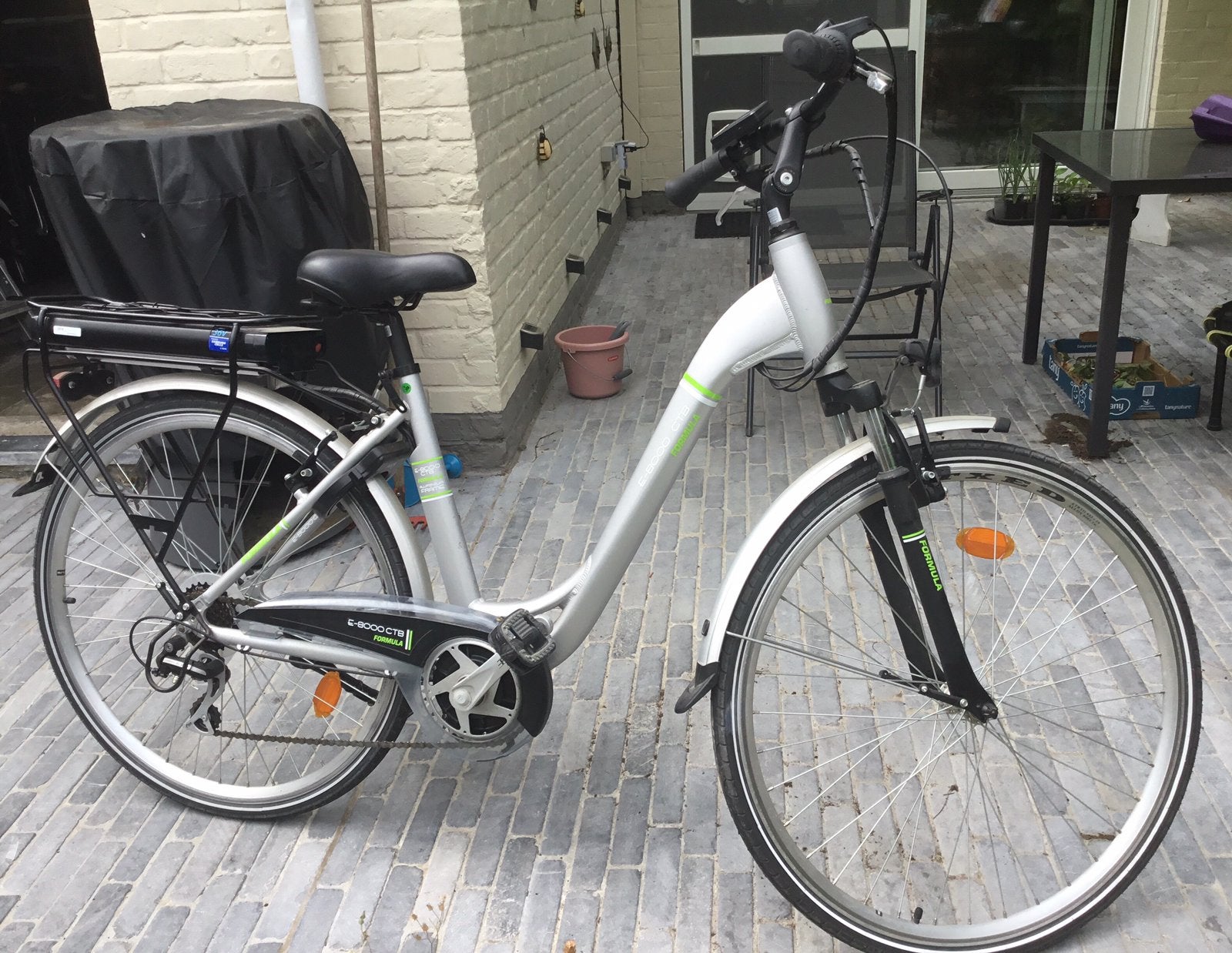 Vélo électrique pour femme FORMULA E8000, batterie neuve, Vélos & Vélomoteurs, Vélos électriques, Comme neuf, Enlèvement