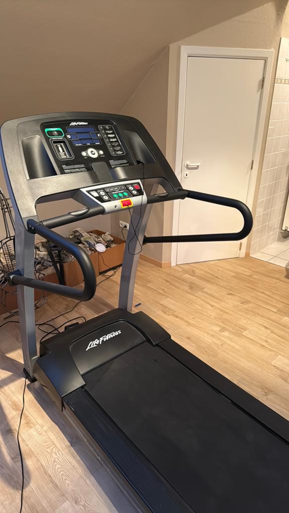Loopband - LifeFitness, Sport en Fitness, Fitnessmaterialen, Ophalen, Zo goed als nieuw