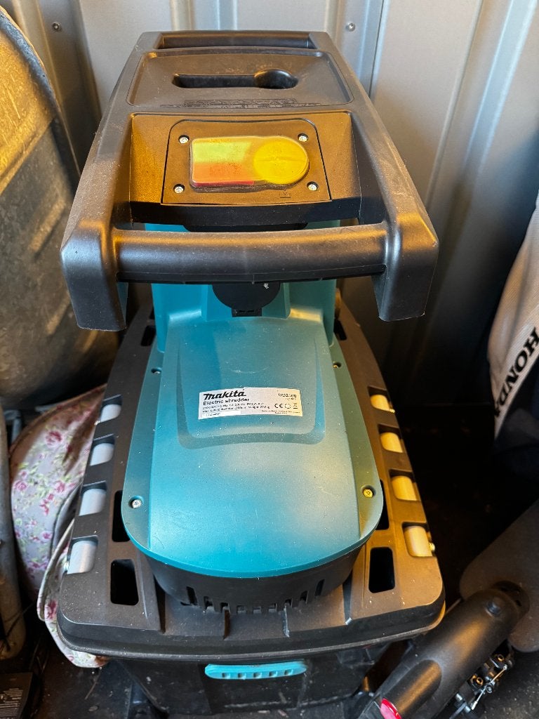 Makita UD2500 Hakselaar - 2500W, Tuin en Terras, Hakselaars, Ophalen, Zo goed als nieuw, Makita, Met opvangbak