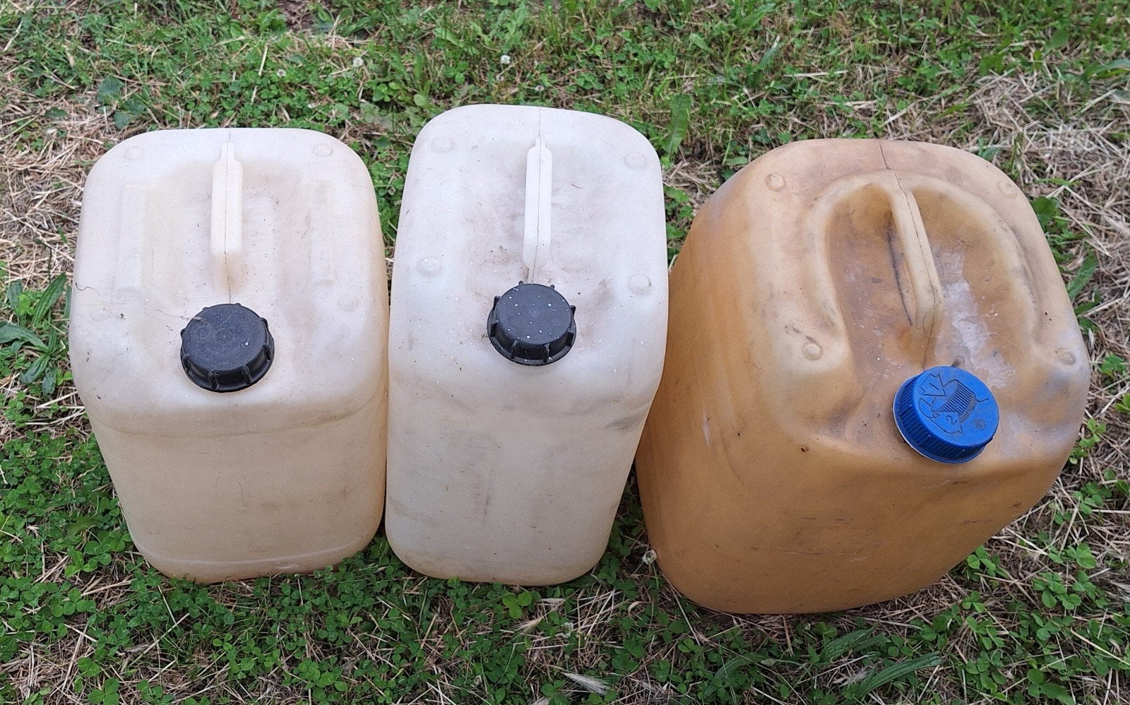Bidons de 20l, Enlèvement