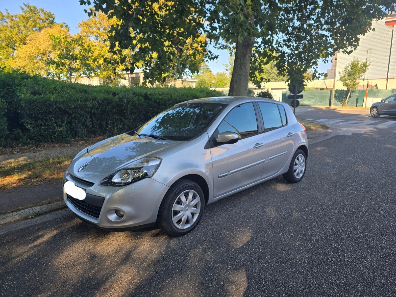 Renault Clio 1.2 Essence TomTom Climatisation Navi PDC Homol, Boîte manuelle, Entretenue par le concessionnaire, Noir, 5 portes