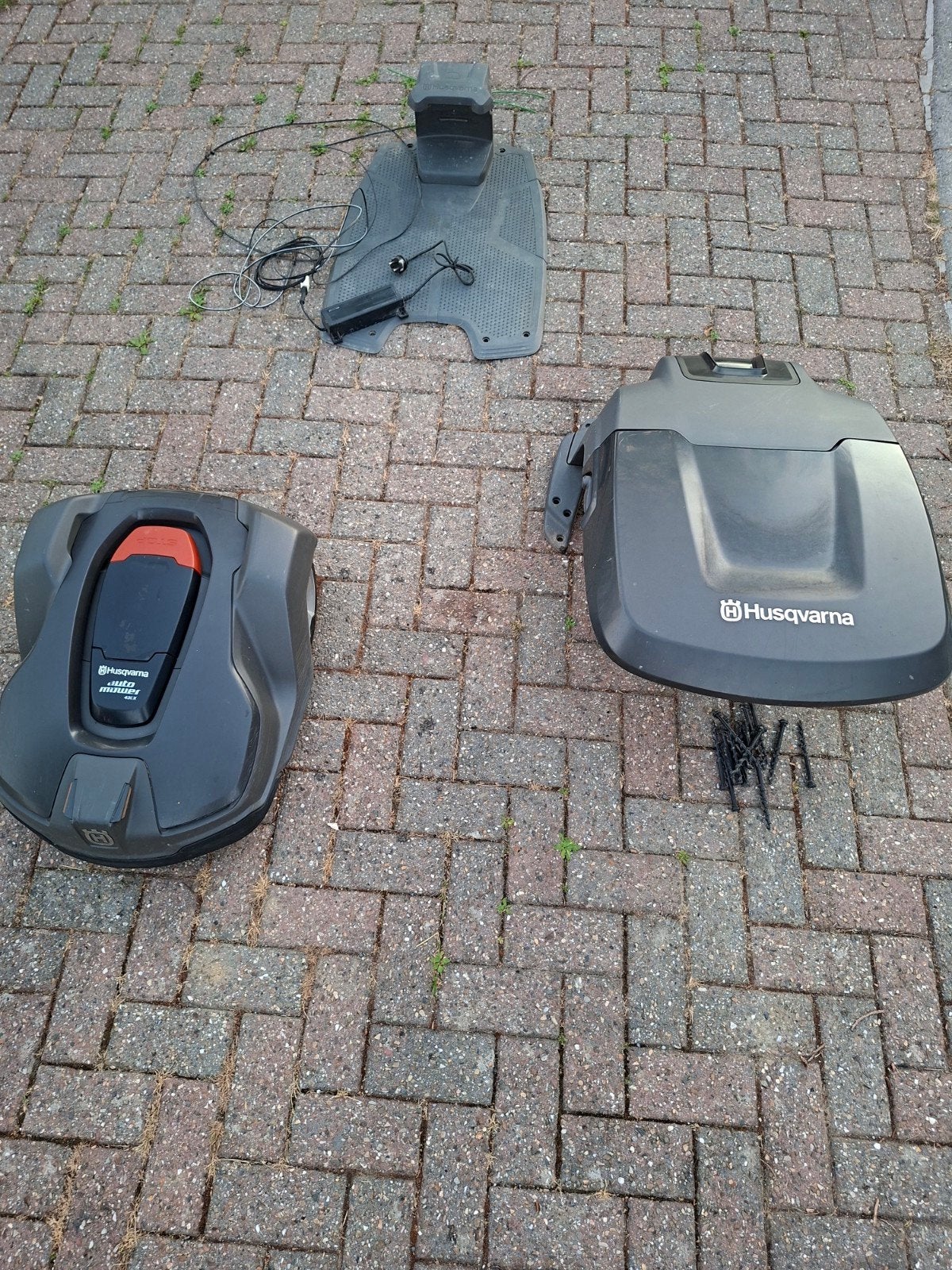 Husqvarna 430x robotgrasmaaier met stationshal, Tuin en Terras, Robotmaaiers, Ophalen of Verzenden