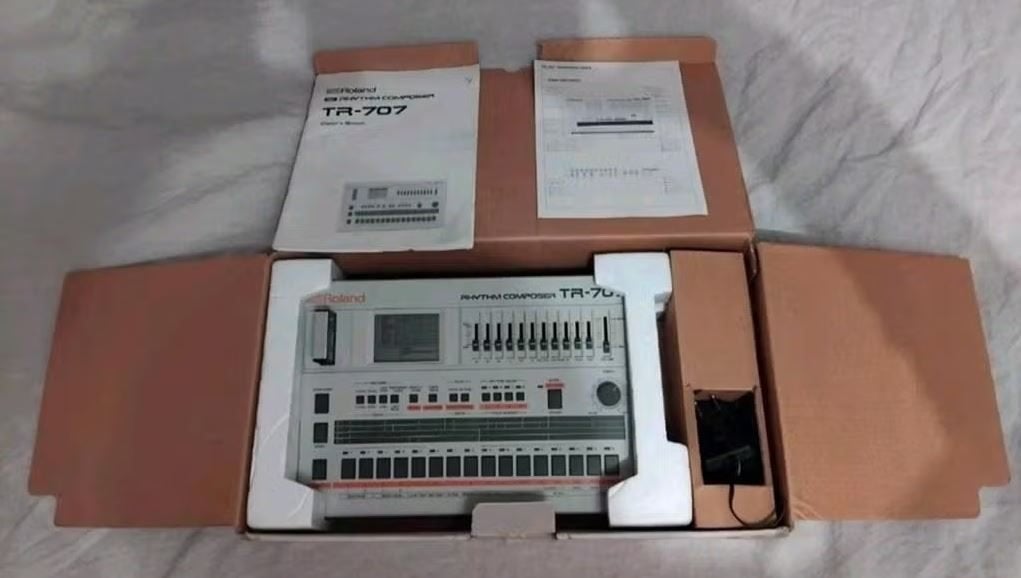 Roland TR 707 boîte à rythmes, Musique & Instruments, Batteries électroniques, Enlèvement ou Envoi, Utilisé, Roland