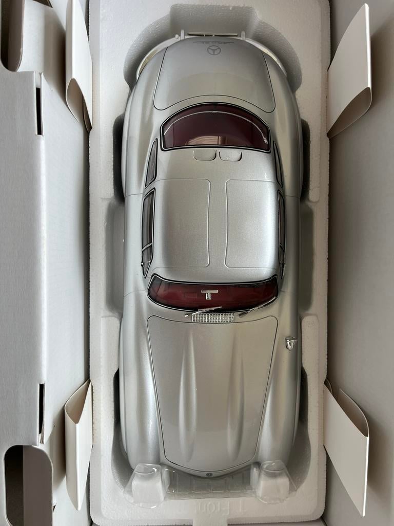 Mercedes sl300 gulwing 1/12 zilver 1:12, Ophalen, Zo goed als nieuw, Auto, Norev