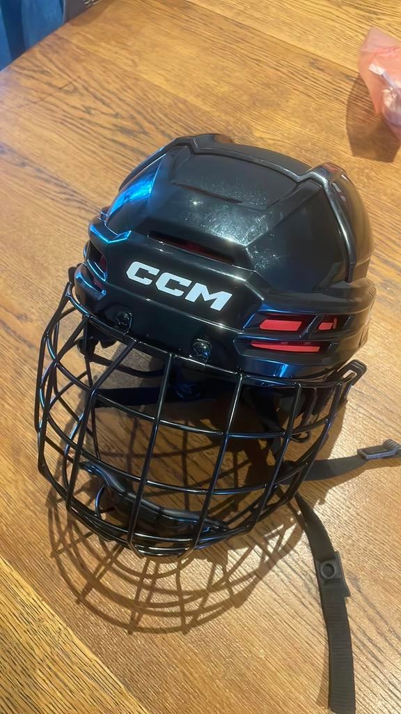 CCM Tacks 70 maat M ijshockeyhelm (nieuw), Sport en Fitness, IJshockey, Ophalen, Nieuw, Bescherming