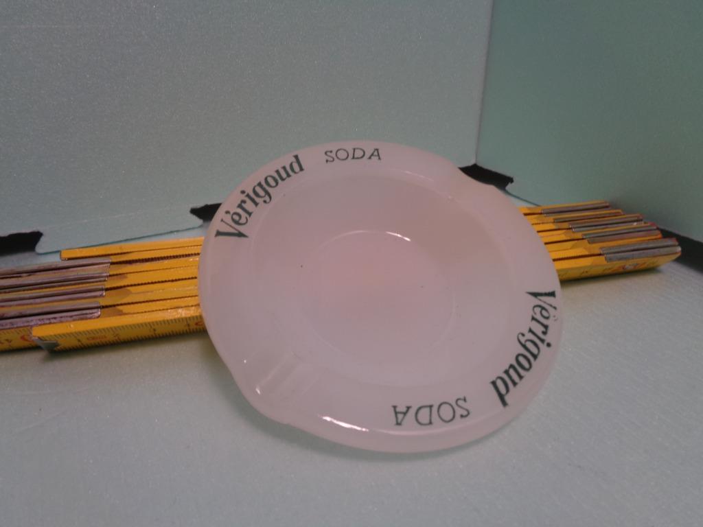 Oude kleine ronde witte VERIGOUD SODA asbak in goede staat, Verzamelen, Ophalen of Verzenden, Zo goed als nieuw, Asbak