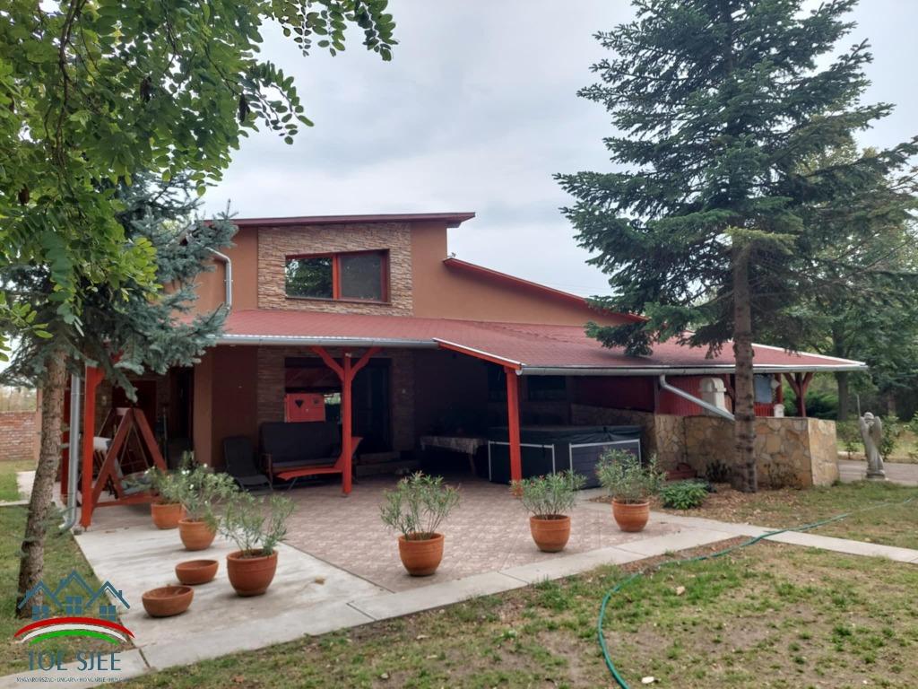 Te koop in Hongarije - Tiszajenő (idn241016), Immo, 121 m², Autres types, 4 chambres