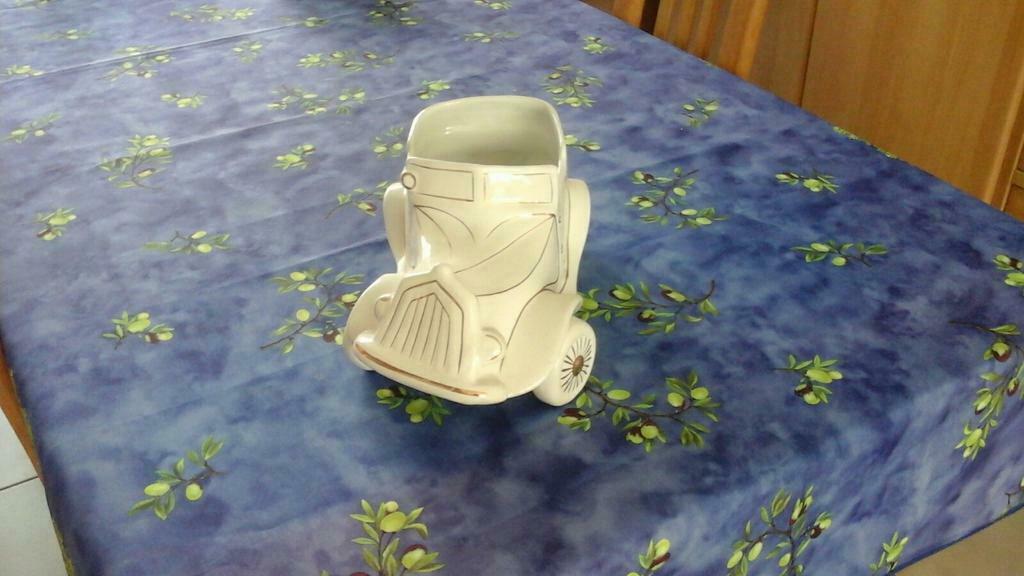 Pot pour plante en forme de voiture blanche, Ophalen
