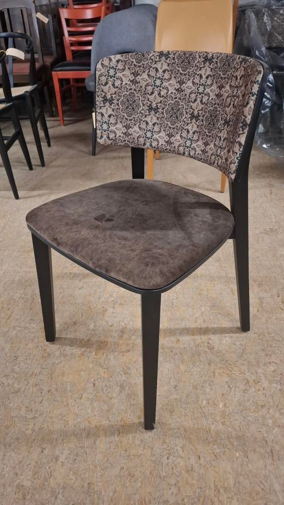 5 nieuwe horeca retro LUUC stoelen restpartij SOLDEN set, Ophalen of Verzenden, Zo goed als nieuw, Bruin, Stof