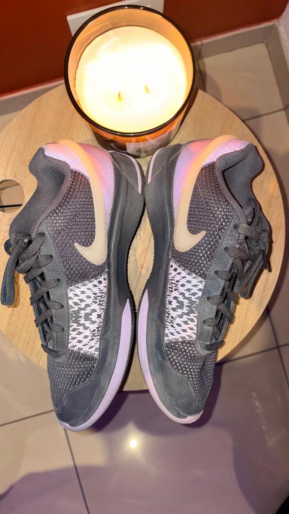 NIKE JA1 basketbalschoen, Sport en Fitness, Basketbal, Ophalen of Verzenden, Zo goed als nieuw, Schoenen