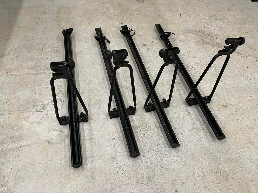 Lot 4x porte-vélos Thule 1050-09, Autos : Divers, Porte-vélos, Enlèvement, 3 vélos ou plus, Utilisé, Galerie de toit