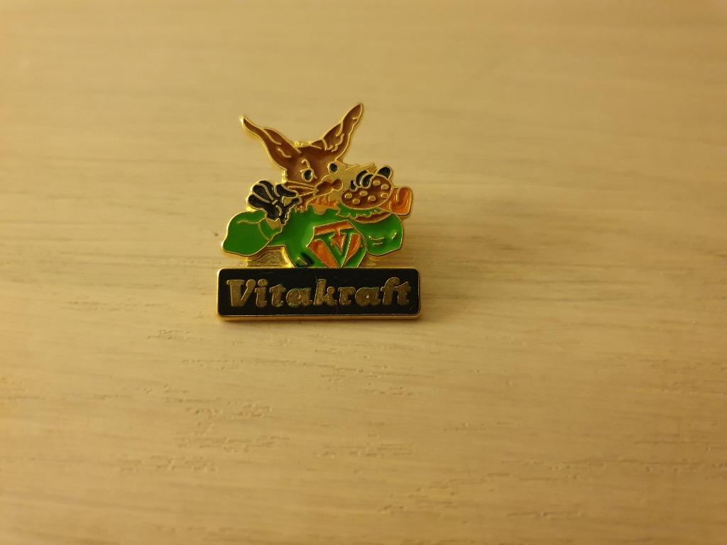 Vintage Vitakraft pin uit de jaren 90, Verzamelen, Ophalen of Verzenden, Zo goed als nieuw, Speldje of Pin