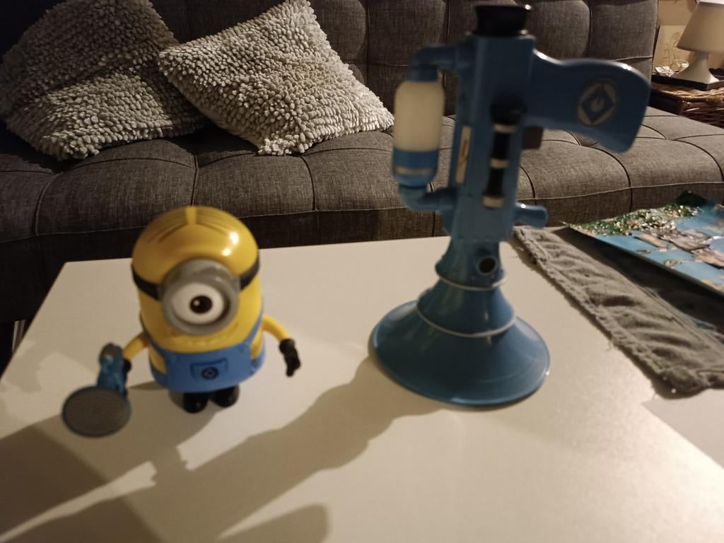 Minions fart blaster ( scheet geluiden geweer) en minion, Ophalen