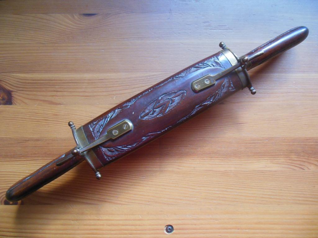Decoratieve houten 'houder' op pootjes met vleesmes en vork, Ophalen of Verzenden