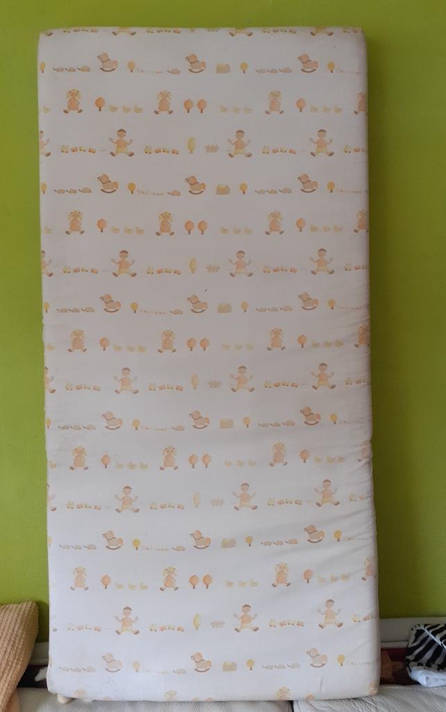 URGENT MATELAS LIT BÉBÉ PROPRE 60X120 CM, Matelas, Moins de 70 cm, Enlèvement, Utilisé
