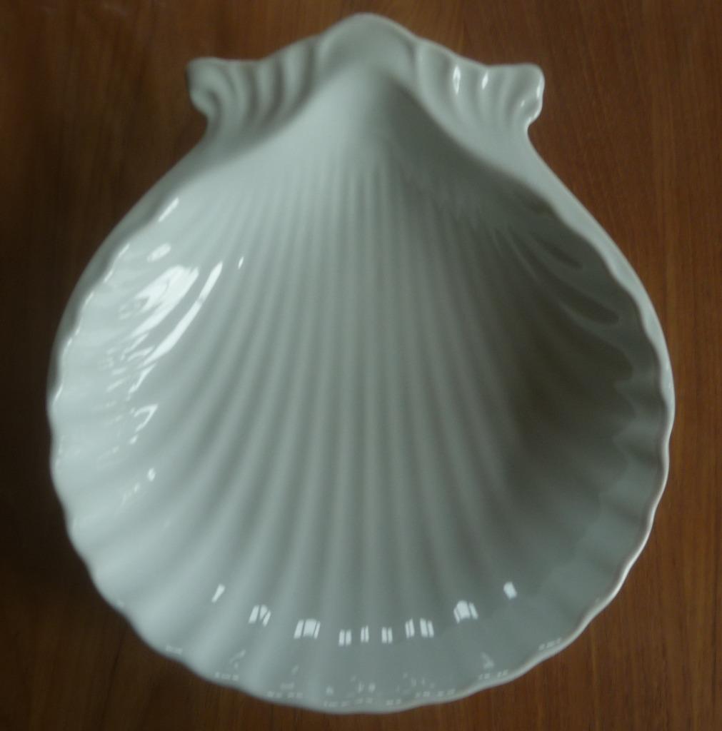 Bord porselein schelp ovaal, Huis en Inrichting, Keuken | Servies, Ophalen, Zo goed als nieuw, Porselein, Bord(en)