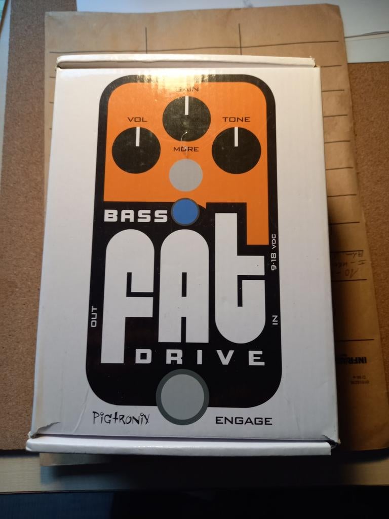 Divers effets basse Pigtronix, NUX, Envoi, Comme neuf, Compresseur