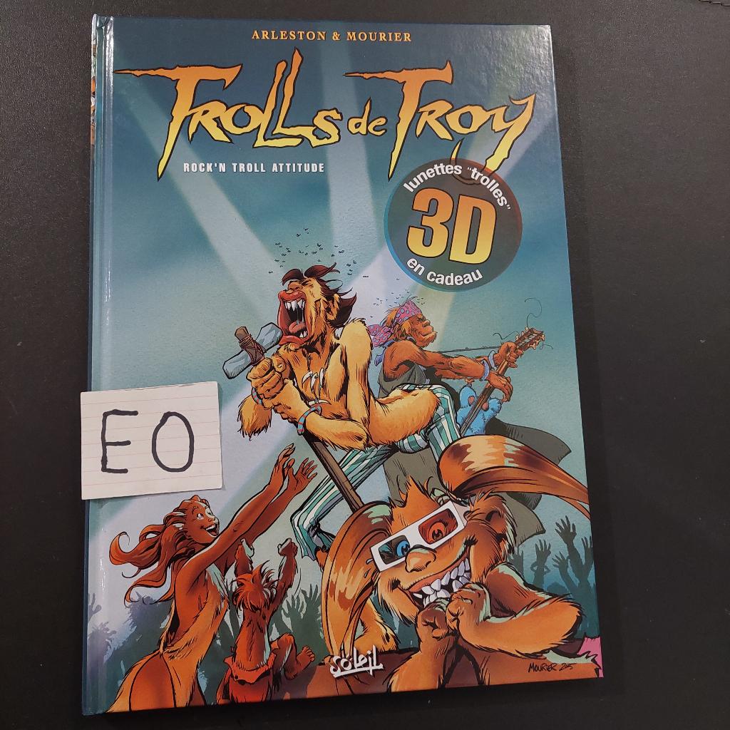 TROLLS de troy 8 en 3D - lunettes incluses, Livres, Enlèvement ou Envoi, Comme neuf