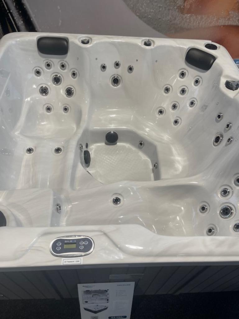 Goldline Spa 5 persoons acties extra kortingen!, Tuin en Terras, Bubbelbaden en Hottubs, Ophalen, Nieuw, Trap, Vast