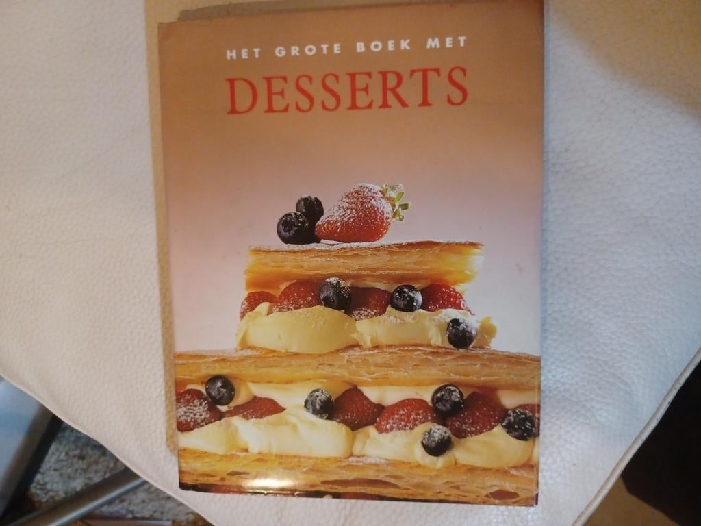 quasi gratuit Le grand livre des desserts, Enlèvement, Comme neuf, Gâteau, Tarte, Pâtisserie et Desserts