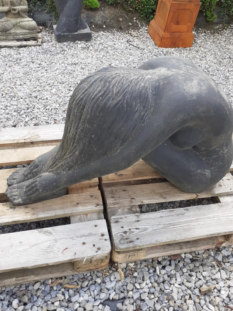 SUPERBE STATUE EN PIERRE PATINEE (la jeune dame aux longs ch, Enlèvement, Neuf, Autres matériaux, Homme