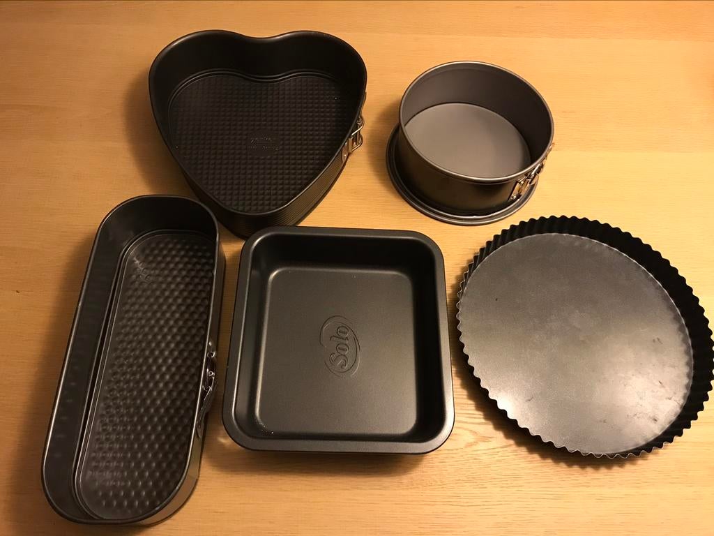 5 moules à gâteaux, Enlèvement ou Envoi, Comme neuf, Gâteaux et Tartes, Moule