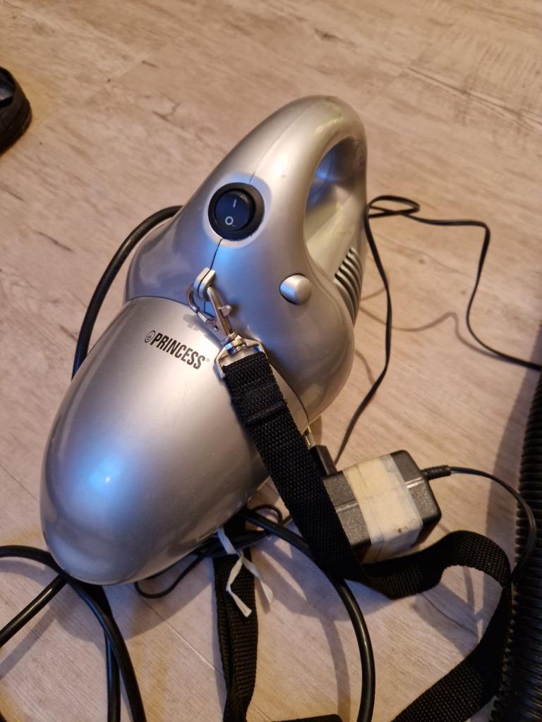 Aspirateur à main Princess, Enlèvement, Comme neuf, Réservoir, Moins de 1 200 watts