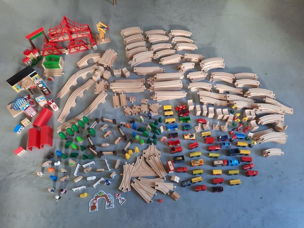 zeer groot lot houten trein, Ophalen, Zo goed als nieuw