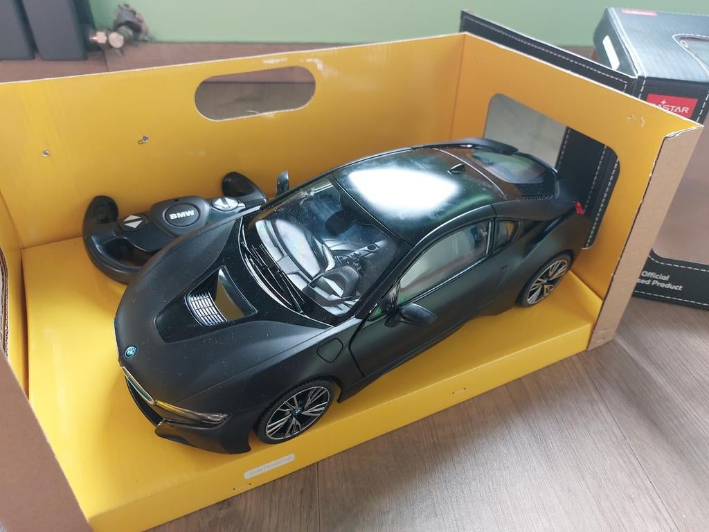 BMW i8 autootje op afstandsbediening, Ophalen