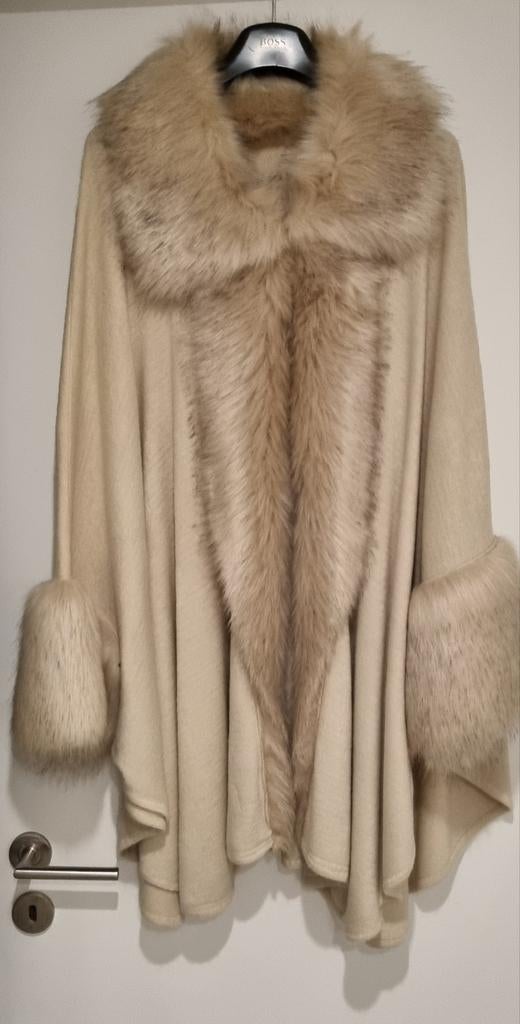 Prachtige mantel met pels, zachte, heerlijke stof., Kleding | Dames, Ophalen of Verzenden