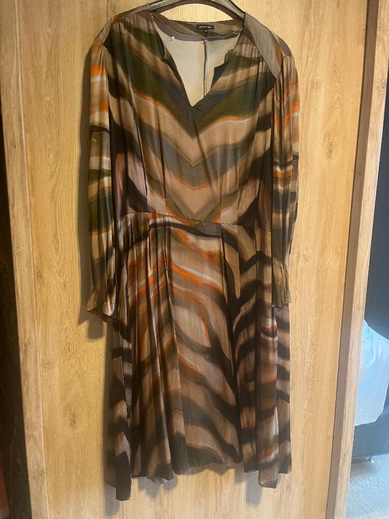 Kleed Caroline Biss maat 46, Kleding | Dames, Overige kleuren, Maat 46/48 (XL) of groter, Ophalen of Verzenden, Knielengte
