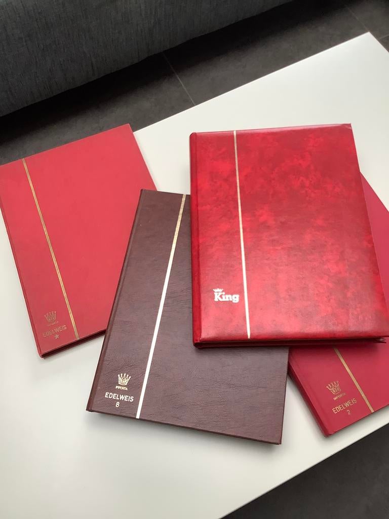 4 boeken met bestempelde postzegegels, Ophalen