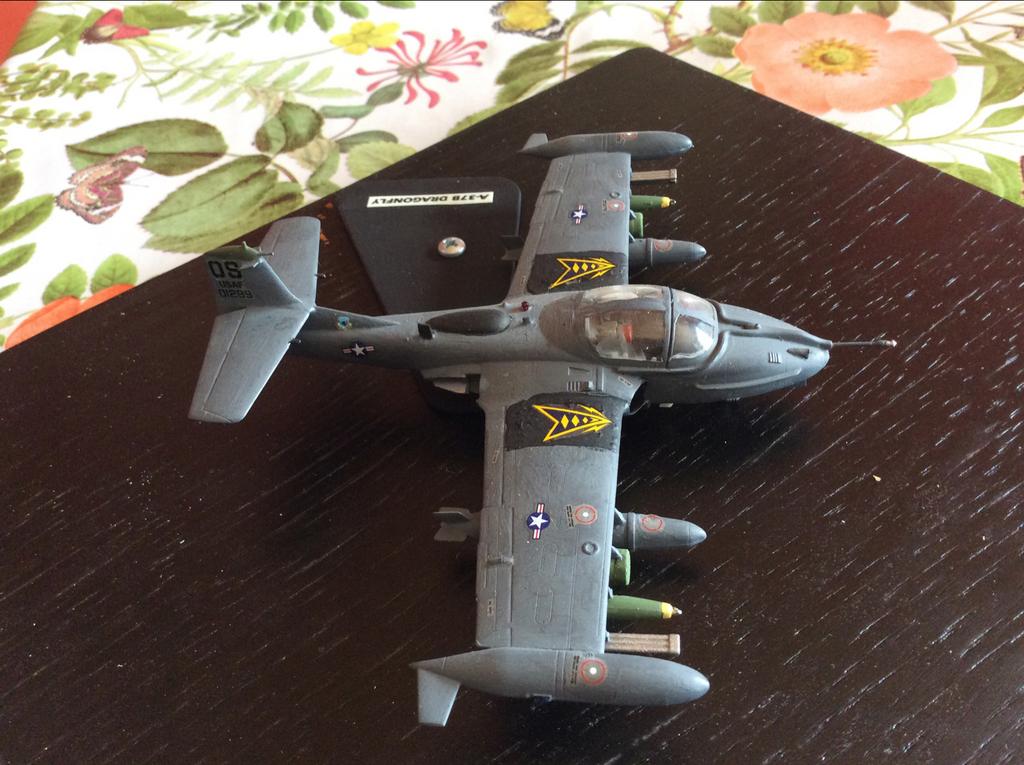 A-37B. Dragonfly, Hobby en Vrije tijd, Modelbouw | Vliegtuigen en Helikopters, Ophalen of Verzenden, Zo goed als nieuw, Revell