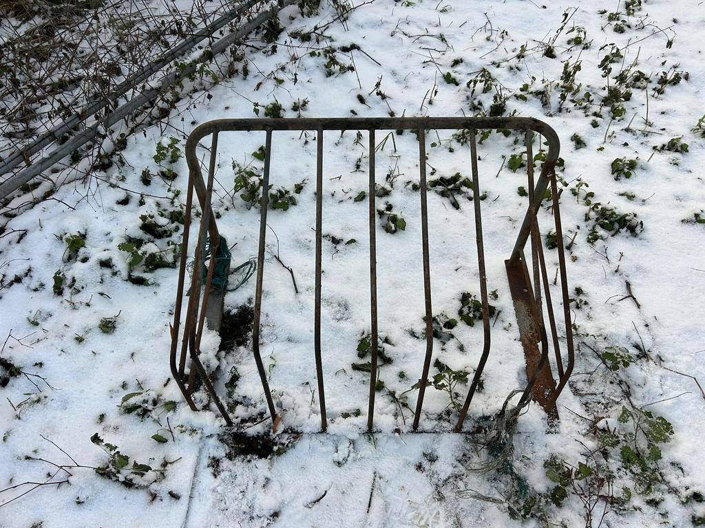 IJzervoeder, Ophalen