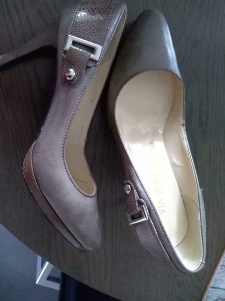 Escarpins couleur taupe de la marque Via Uno taille 37, Enlèvement ou Envoi, Autres couleurs, Chaussures à haut talons, Comme neuf