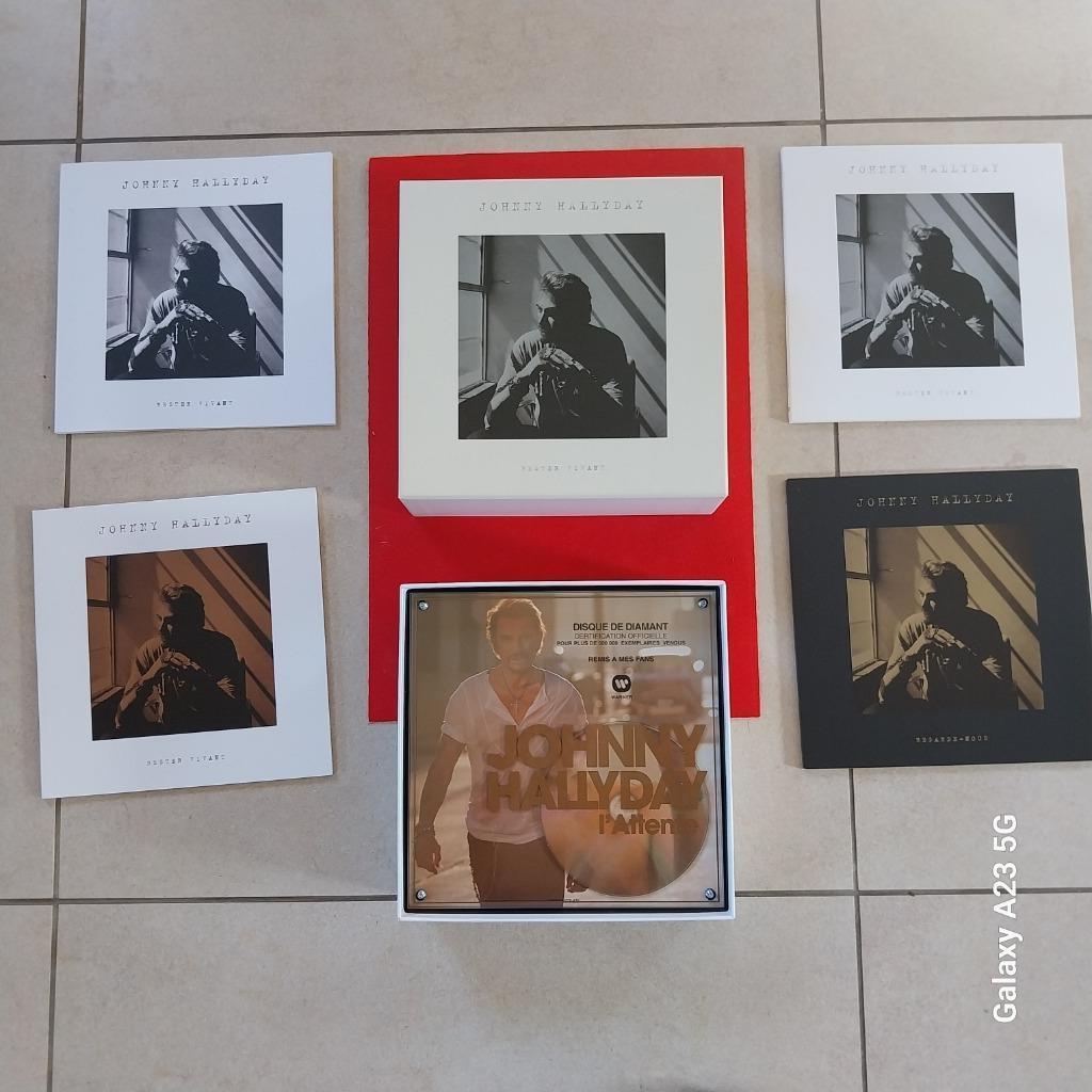 Coffret numéroté "Rester Vivant Johnny Hallyday"CD+45T+livre, Enlèvement, Comme neuf, Coffret