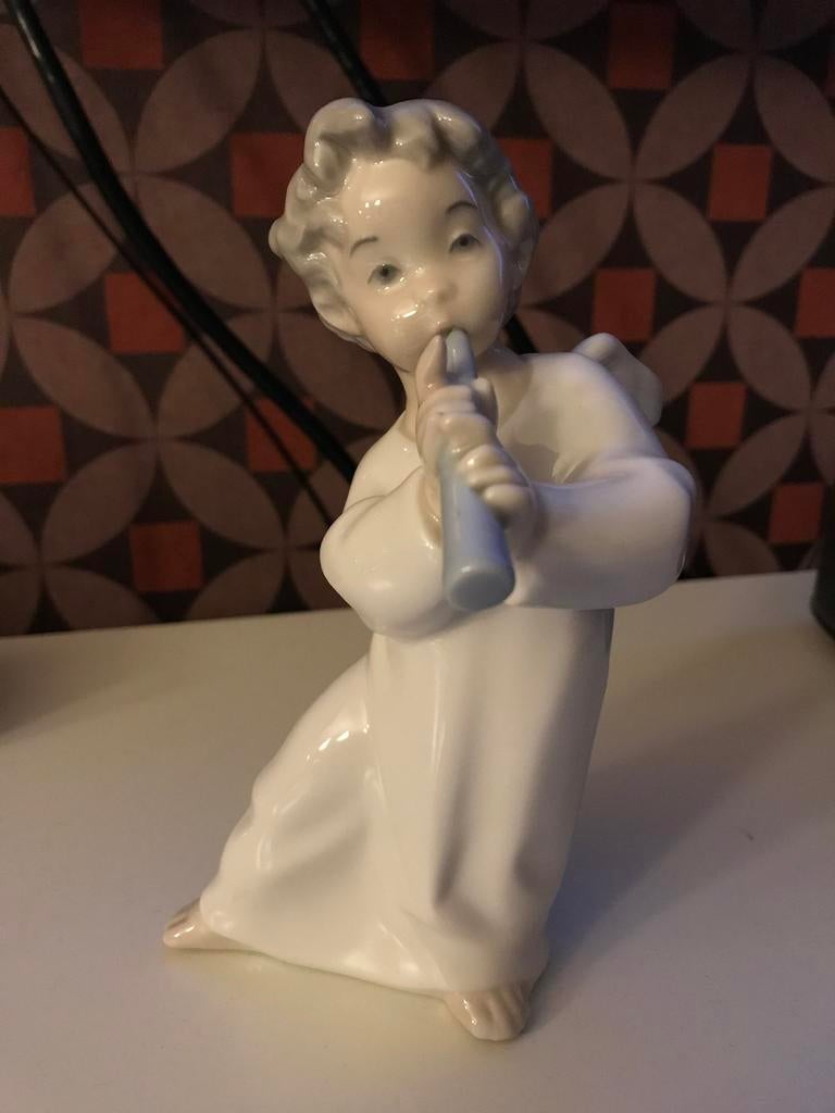Figurine en porcelaine de Lladro. ange avec flûte, Enlèvement ou Envoi