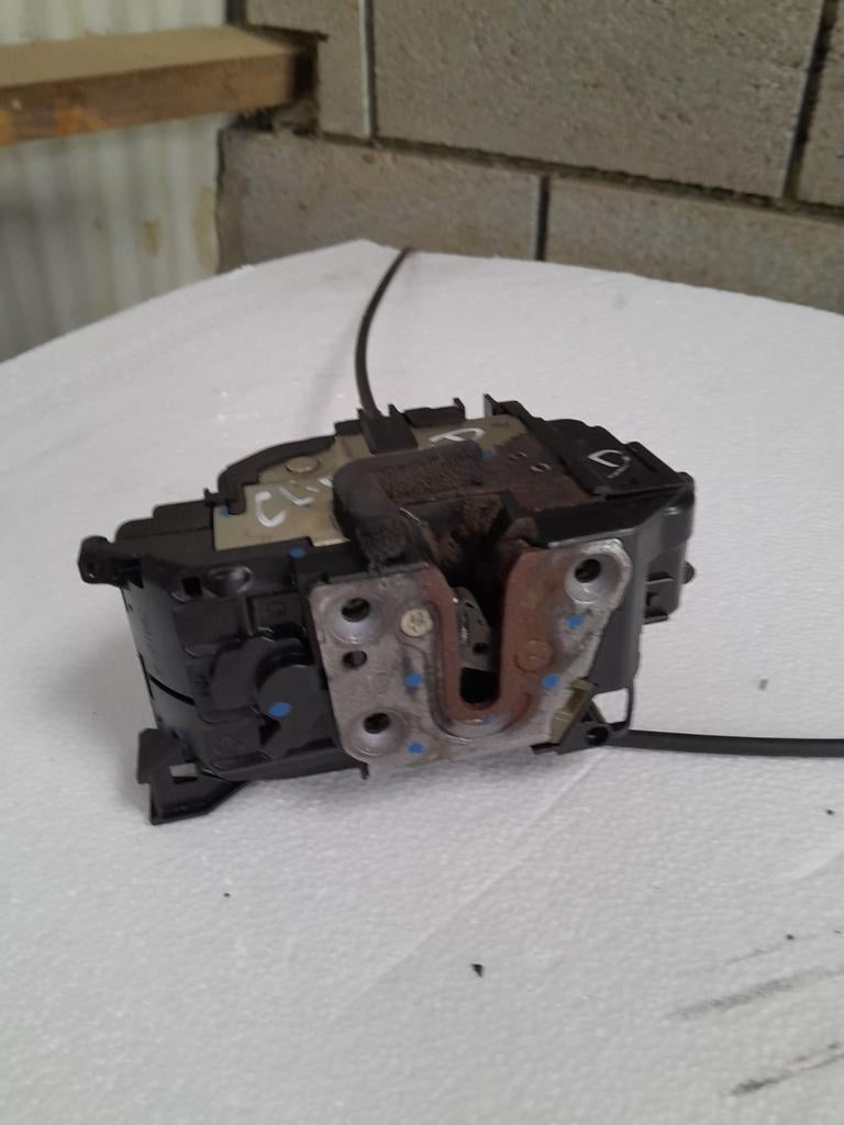Serrures de porte GAUCHE et DROIT  Renault clio 3 //AUVELAIS, Enlèvement ou Envoi, Renault, Droite, Utilisé