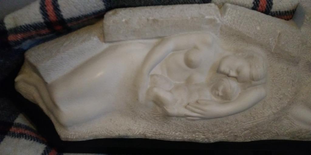 Carrara marmeren beeld "Het Bombardement", Antiek en Kunst, Kunst | Beelden en Houtsnijwerken, Ophalen