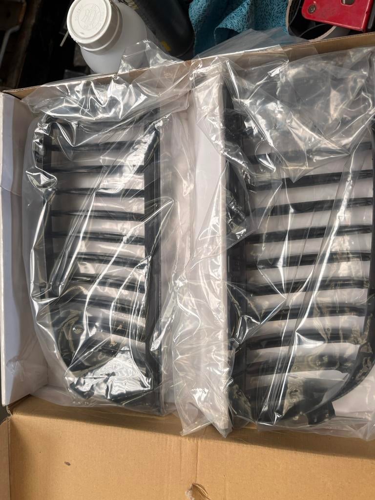 Grilles aspect carbone. Pour BMW E90, 2005-, Enlèvement ou Envoi, Avant, BMW