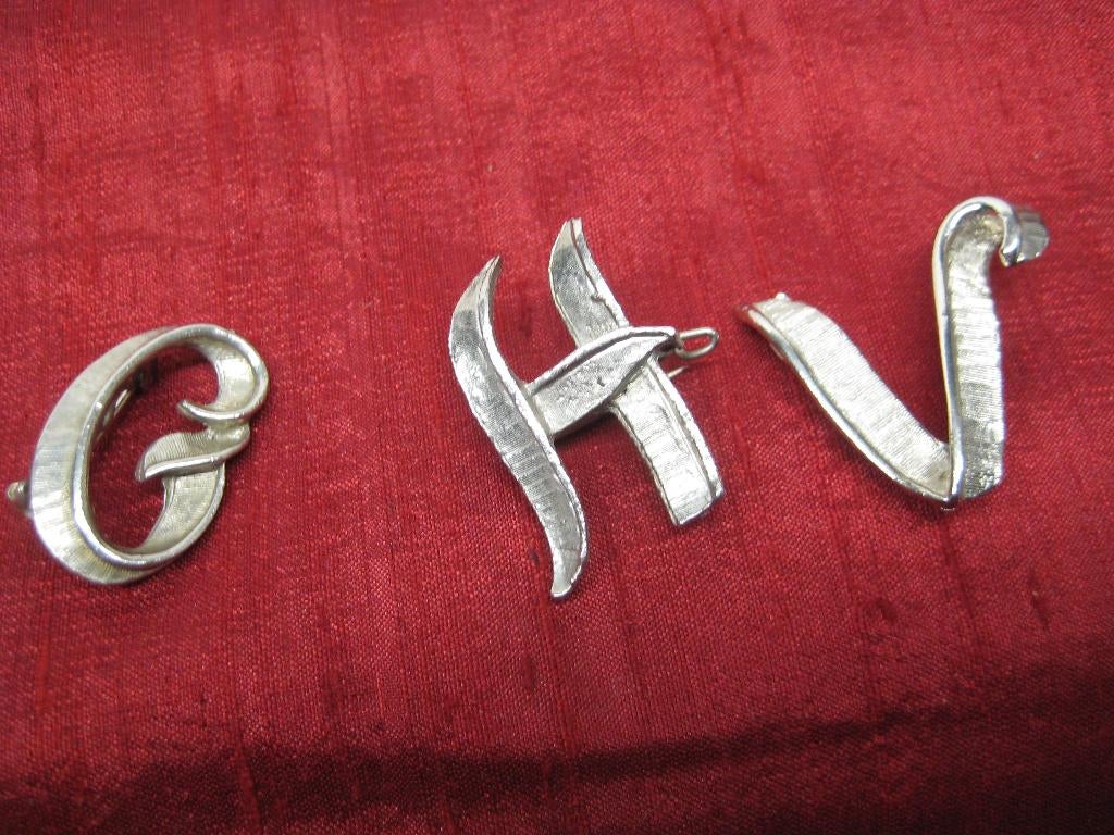 VINTAGE MONOGRAM BROCHE, Bijoux, Sacs & Beauté, Bijoux anciens, Enlèvement ou Envoi, Cuivre, Broche