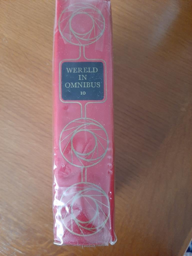 Wereld in Omnibus 10 – 1970 Reinært Uitgaven, Boeken, Ophalen of Verzenden, Gelezen