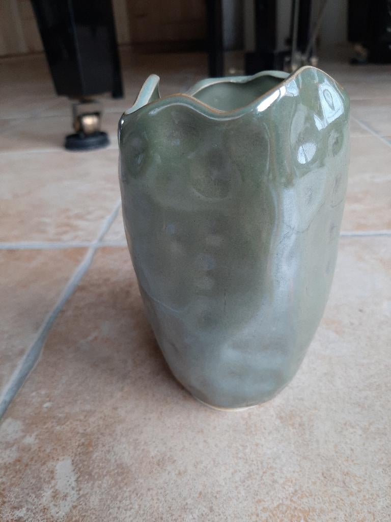 Des Pots prachtig groen vaasje, Huis en Inrichting, Aardewerk of Porselein, Ophalen of Verzenden, Zo goed als nieuw, Minder dan 50 cm