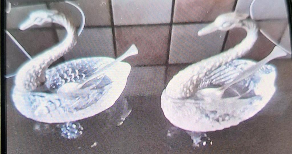 2 petits cygnes pour poivre et sel neufs, Antiquités & Art, Enlèvement ou Envoi