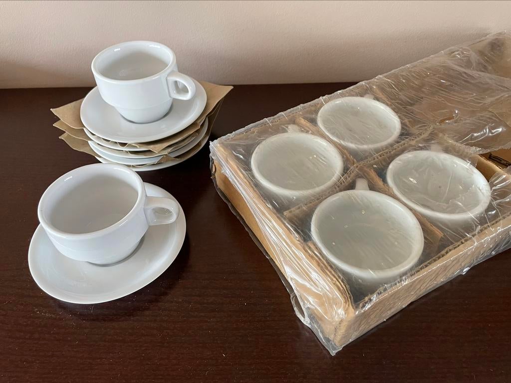 Wit hotel porcelijn 6 tasjes en onderbordjes NIEUW, Huis en Inrichting, Keuken | Servies, Ophalen, Nieuw, Bord(en)