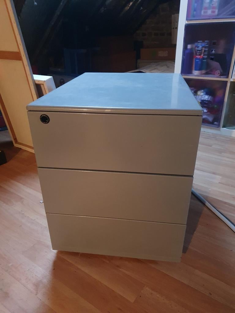 Metalen kast, Ophalen