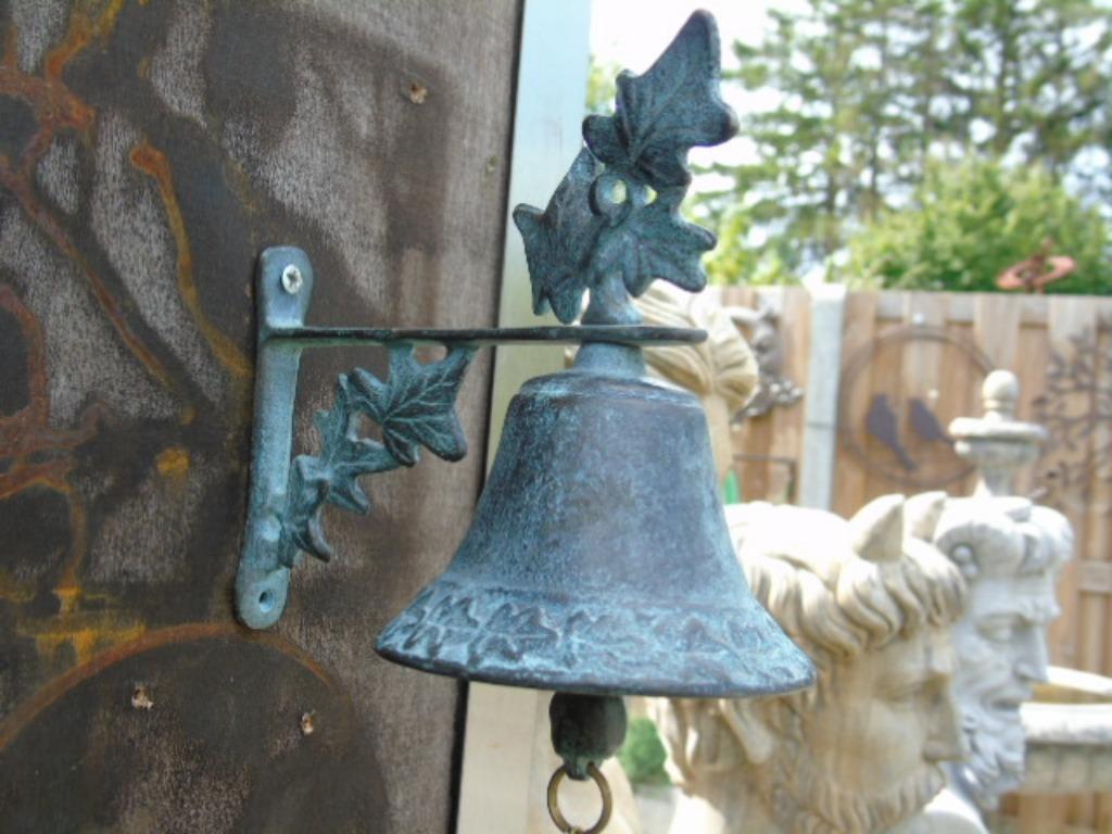 cloche de porte en bronze sur support de lierre patiné vert, Enlèvement, Neuf