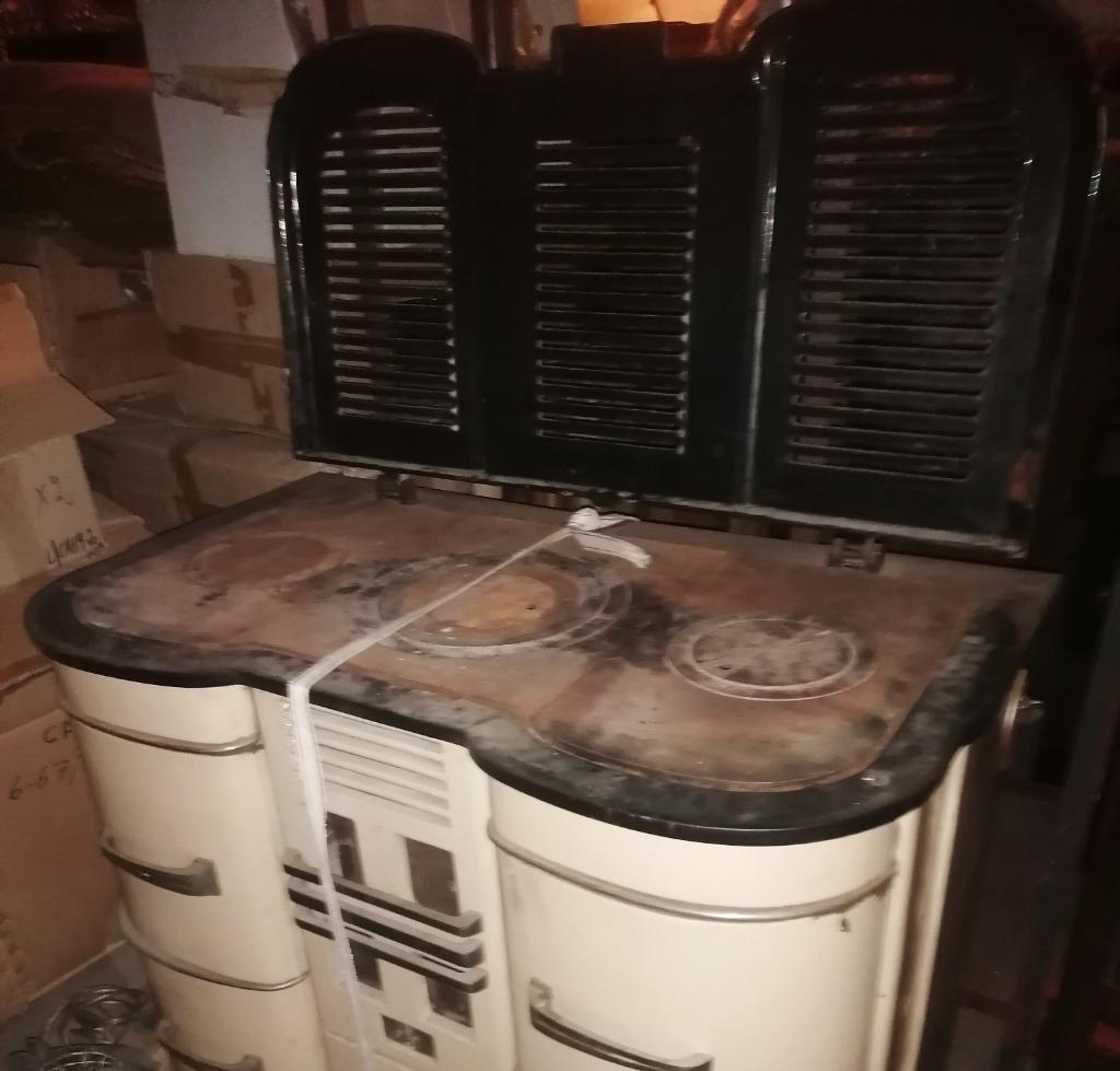 Poêle en émail ancien, Enlèvement