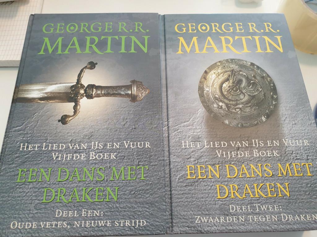 George R.R. Martin - een dans met draken DEEL 1 & 2 HC, Boeken, Ophalen of Verzenden, Zo goed als nieuw, George R.R. Martin