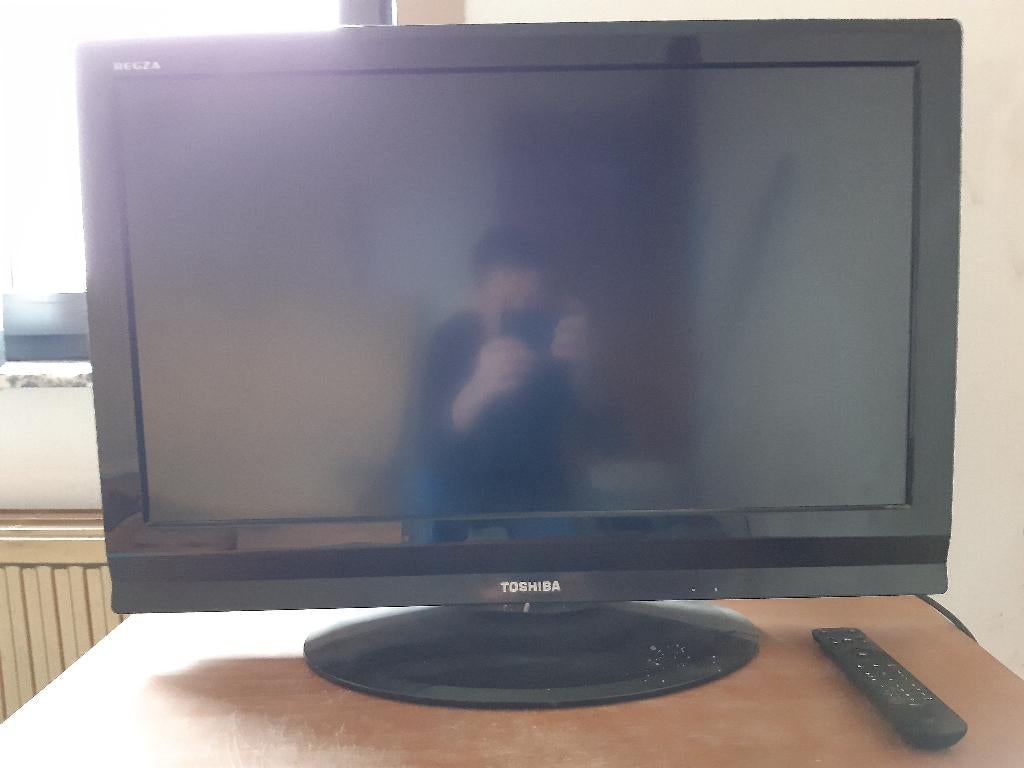 TV Toshiba flatscreen diagonaal 80cm, Ophalen, Zo goed als nieuw, Toshiba